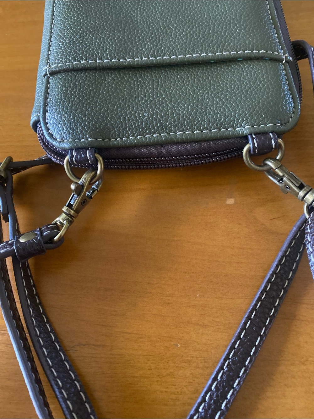 Chala green Leaf Charm Crossbody Wallet - Picture 7 of 7